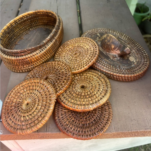 Lombok Indonesia Hand Woven Lidded Basket with 5 Coasters Set Carved Turtle - Picture 7 of 12